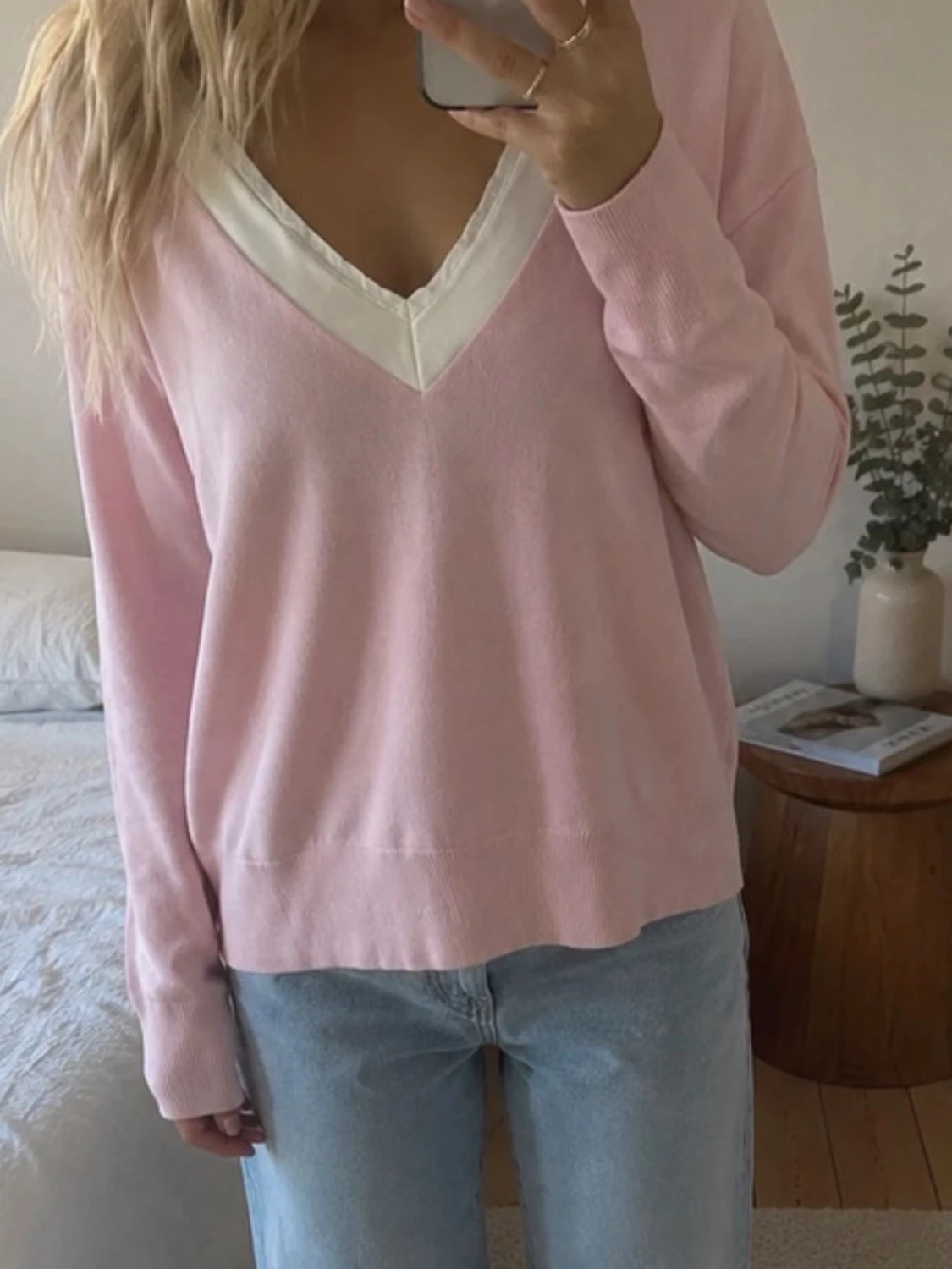 Ljusrosa stickad tröja med V-ringning