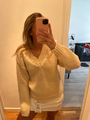 Stickad tröja  - Super fin och tjockare material 