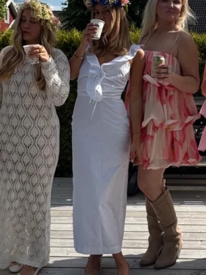 Långklänning från Zara! - Suuperfin klänning från Zara som är använd en gång på midsommar! Sitter så snyggt!