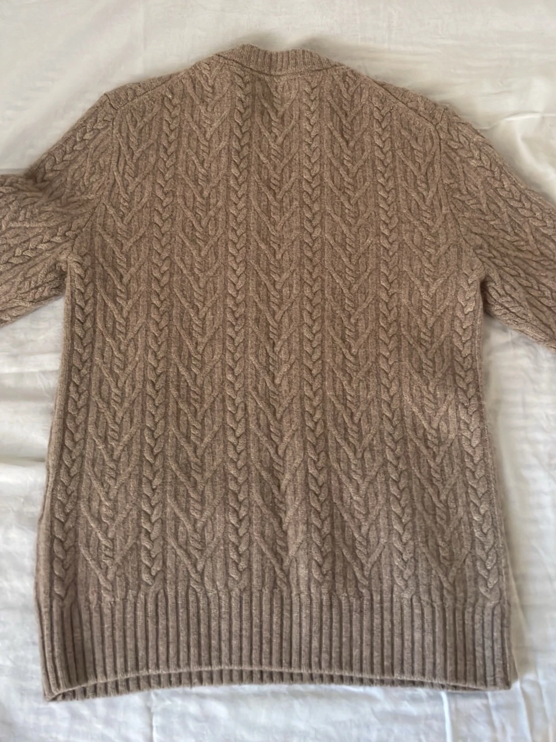 Beige kabelstickad tröja från C&A