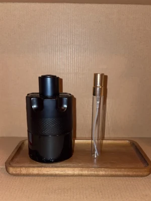 10ml Azzaro the most wanted Intense  - 10ml sample av Azzaro the most wanted Intense, 10% rabatt på bundles, vid köp över 99kr ingår gratis 2ml sample 