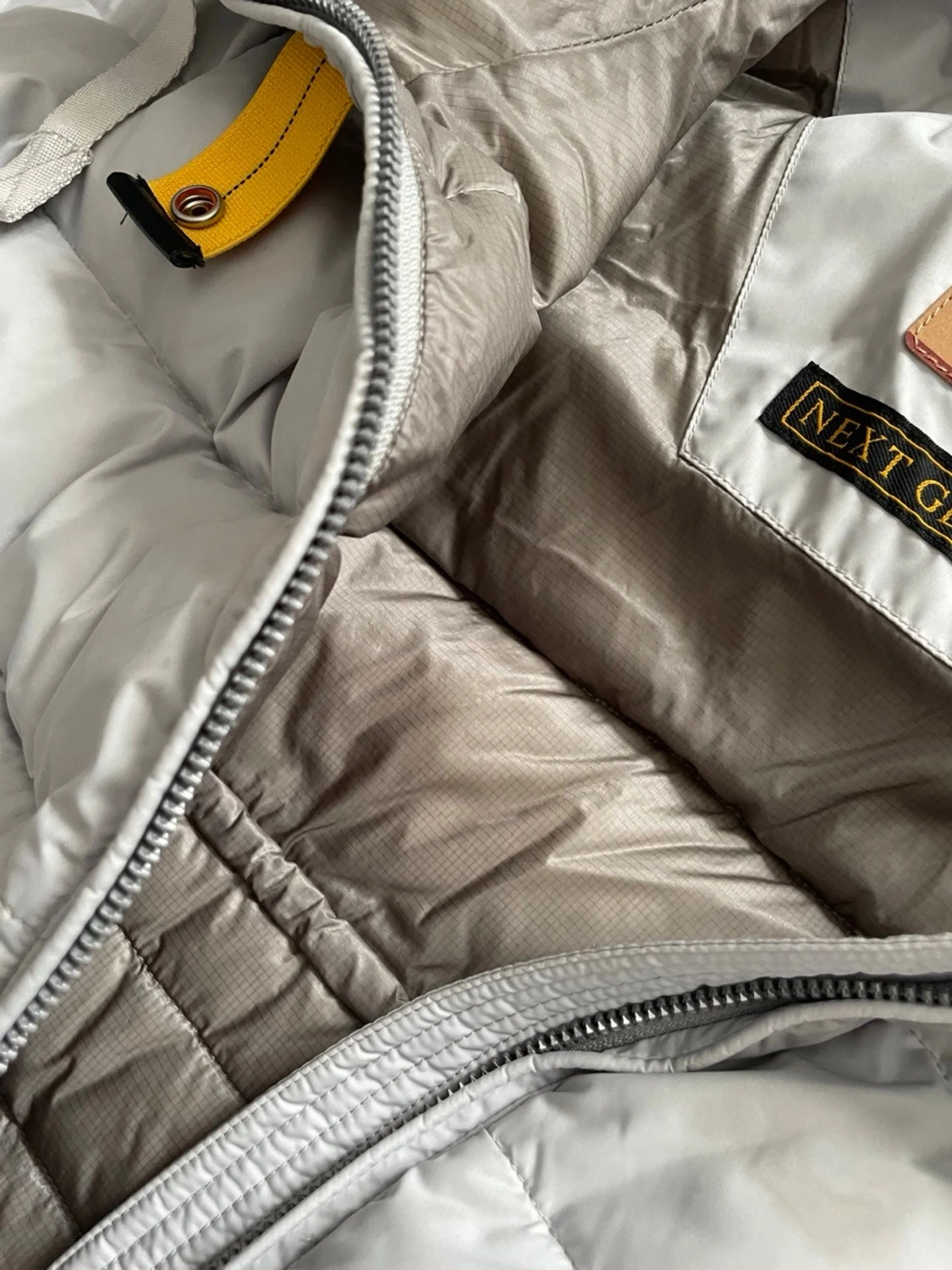 Ljusgrå dunjacka från Parajumpers - 4