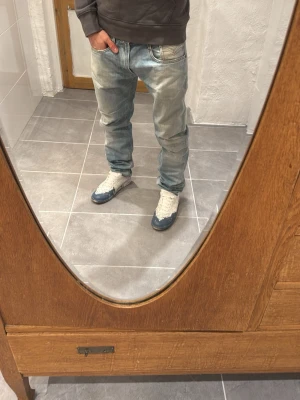 Replay jeans  - Ett par snygga byxor från Replay i storlek W33 L32 i modellen Anbbas 