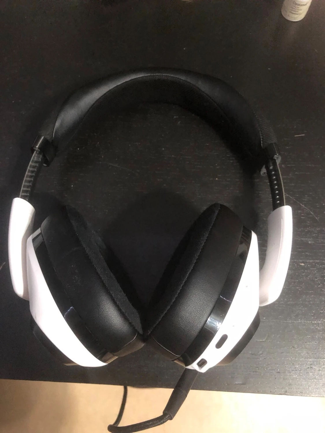 Svarta och vita gaminghörlurar - 1