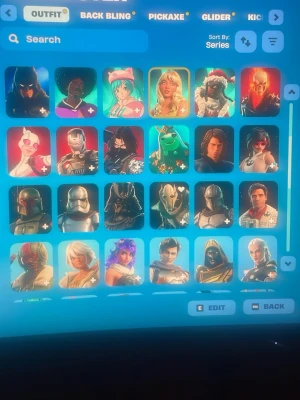 Fortnite-konto med 75 skins - Säljer ett Fortnite-konto med 75 olika skins, med över 15 crew skinns adda mig på Snapchat (marcus.n3) om du vill ha fler bilder eller undrar något 
