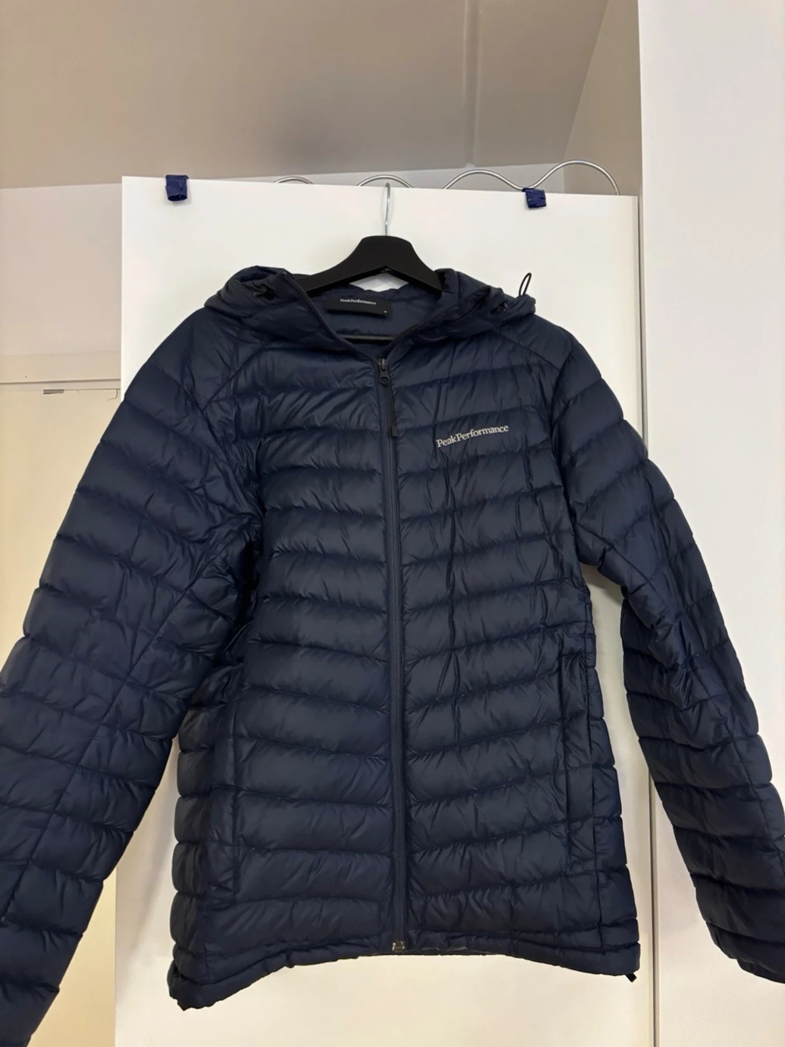 Mörkblå dunjacka från Peak Performance