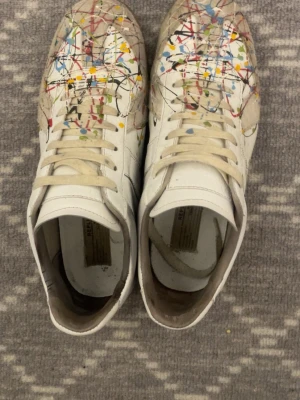 Maison margiela gats - Riktigt Fina Maison margiela gats med färg (gör dem rena om det önskas) perfekt för alla sorters stilar