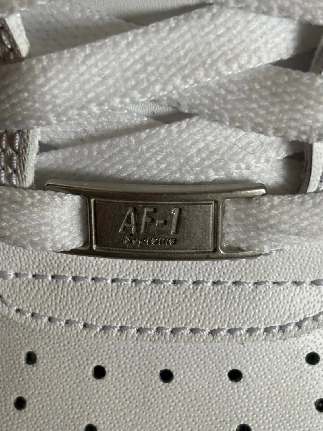 Vita sneakers med svart mönster - 5