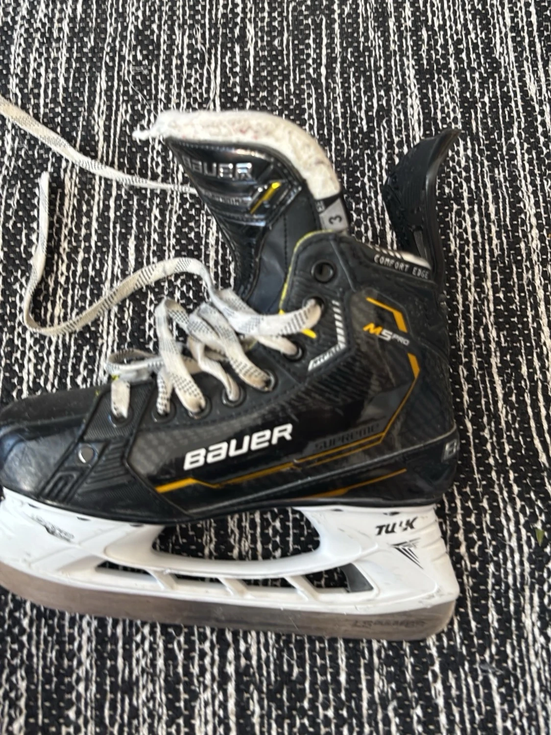 Bauer M5 pro skates svart/gul