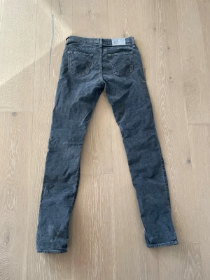 Jacob Cohën 710 Slim - Säljer dessa feta Jacob Cohën jeansen i modellen 710 Slim w29! Hör av dig vid frågor eller för fler bilder!