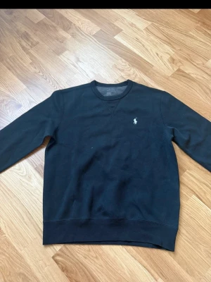 Sweatshirt från Polo Ralph Lauren - Mycket gott skick Storlek S , nypris 2 K 