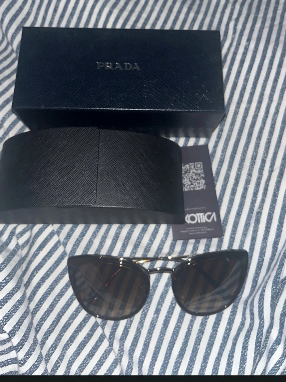 Bruna cat eye solglasögon från Prada - 1