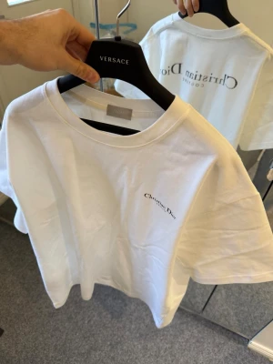 CD White T shirt - Size M, true to size and very comfortable. MORE PICS DM