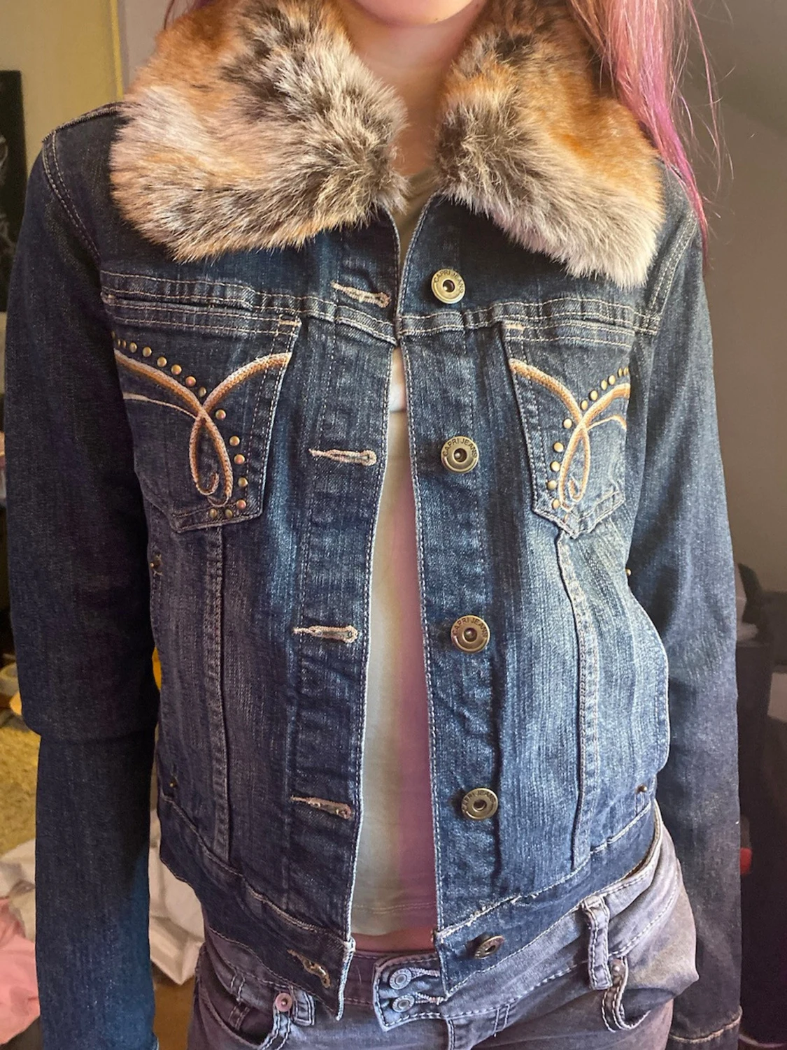 Jeansjacka med fuskpäls och nitar - 1