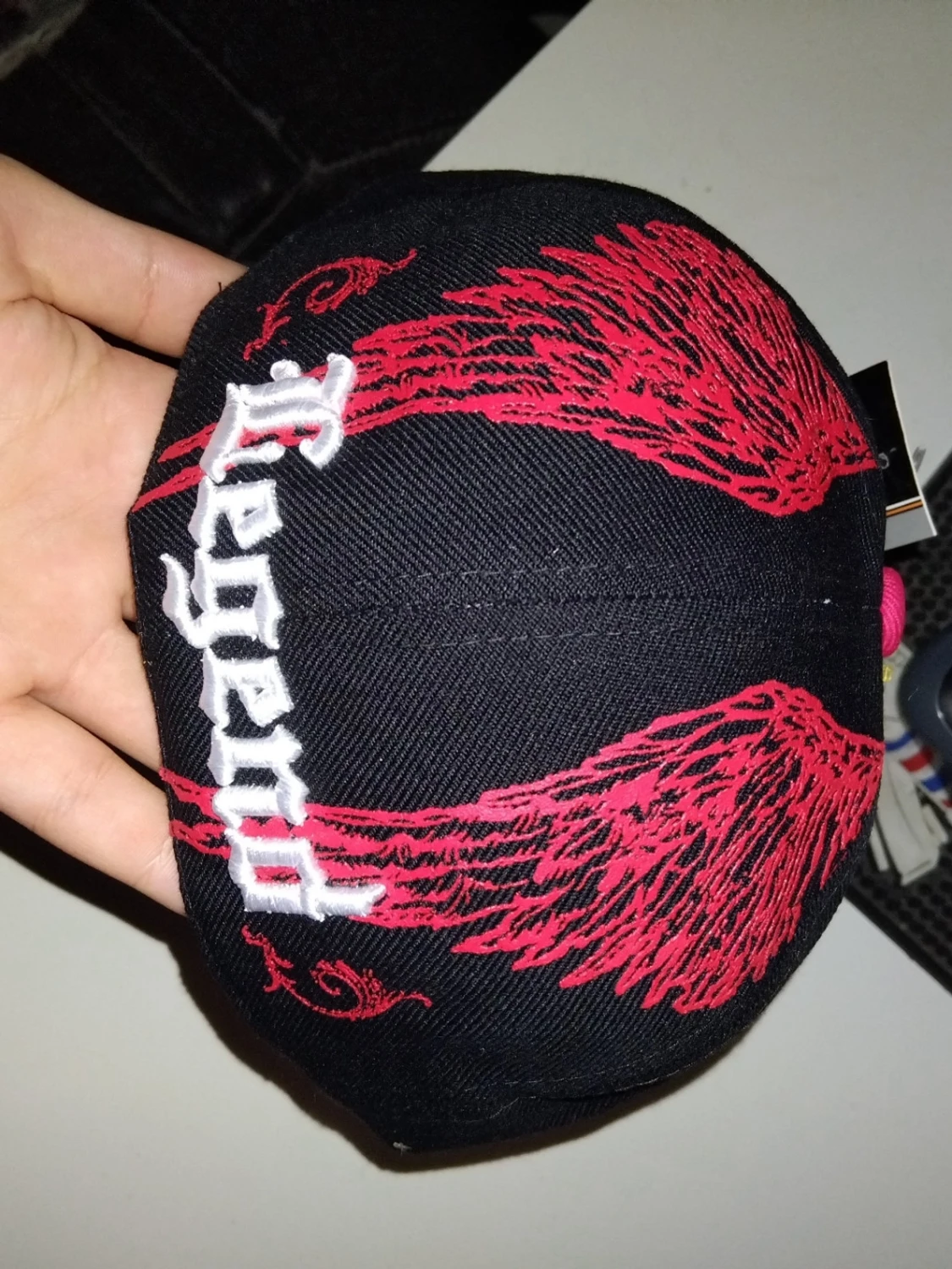 Svart keps med brodyr från Leader - 2