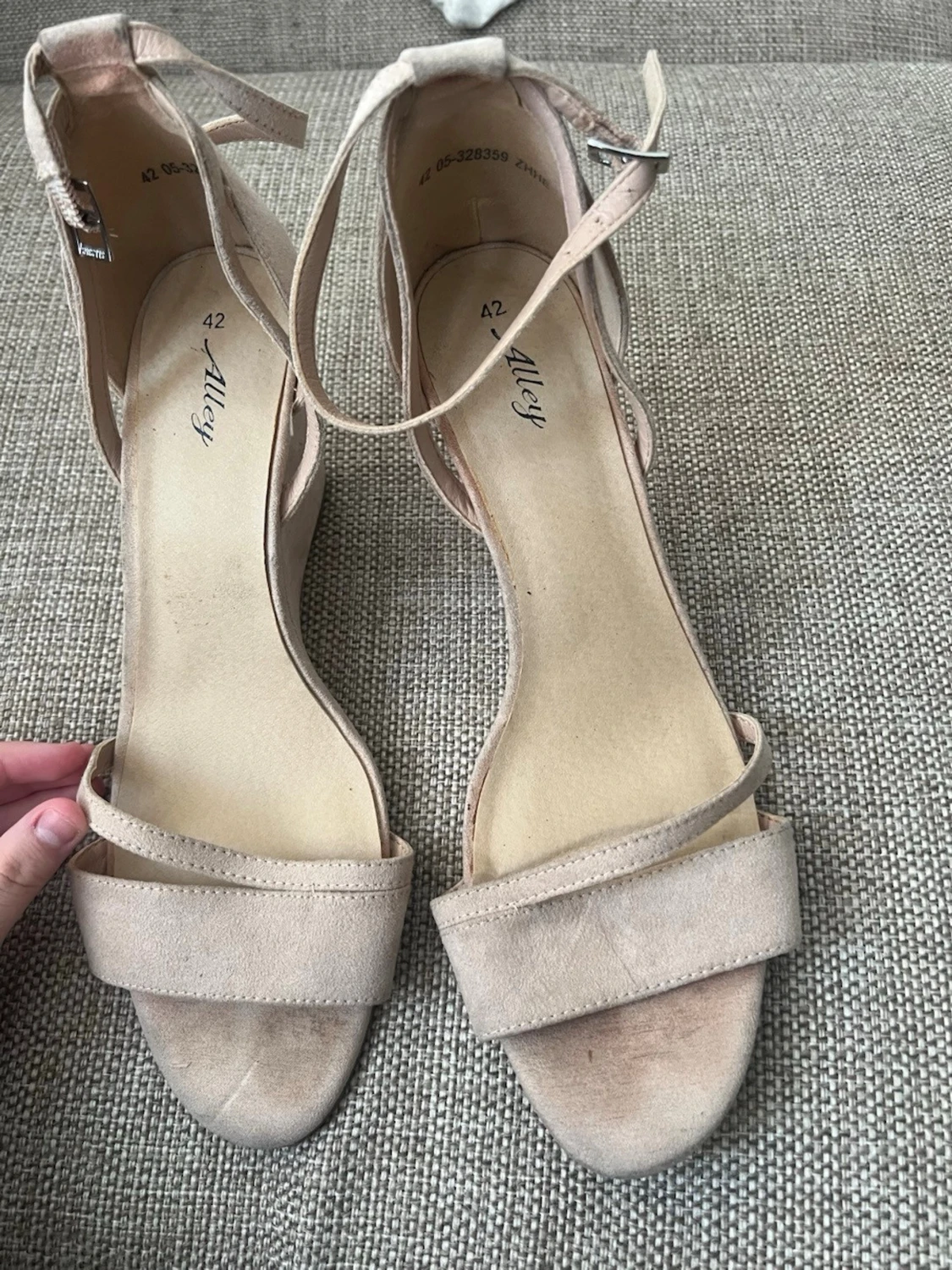 Beige pumps med ankelrem från Alley