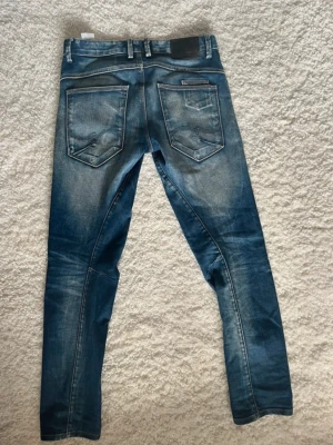 Jack & jones jeans 20+ år användning! - Jeans med 20+ år användning fläck på benet (sista bilden) strl 30/32