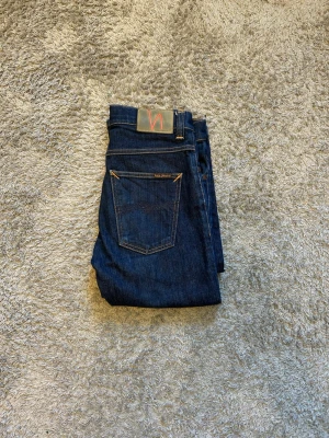  Nudie Jeans grim Tim (raw denim) - Säljer dessa riktigt feta nästan oanvända nudie grim Tims som är i raw denim. Kom med bud och frågor!