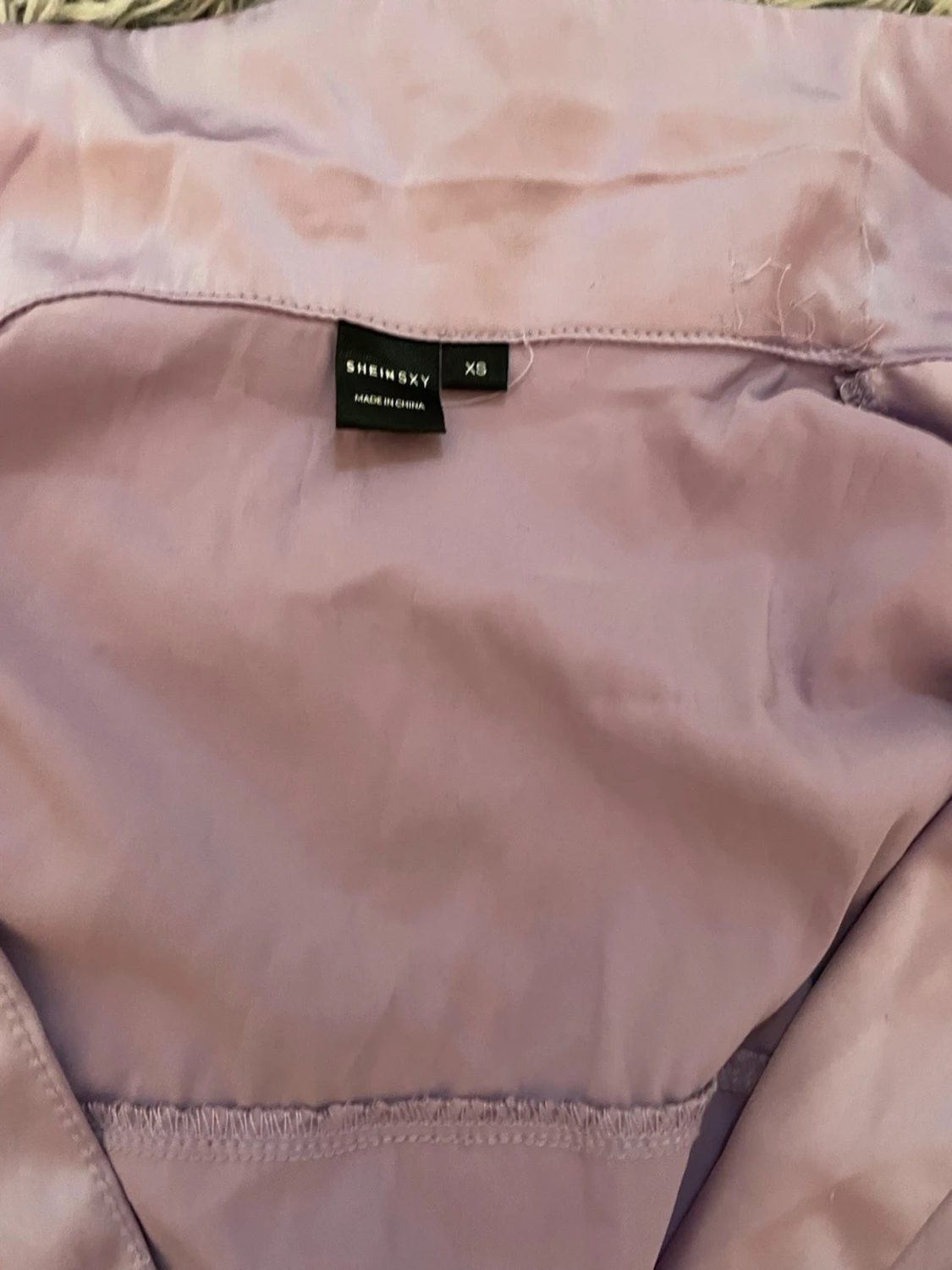 Ljuslila omlottklänning i satin - 2