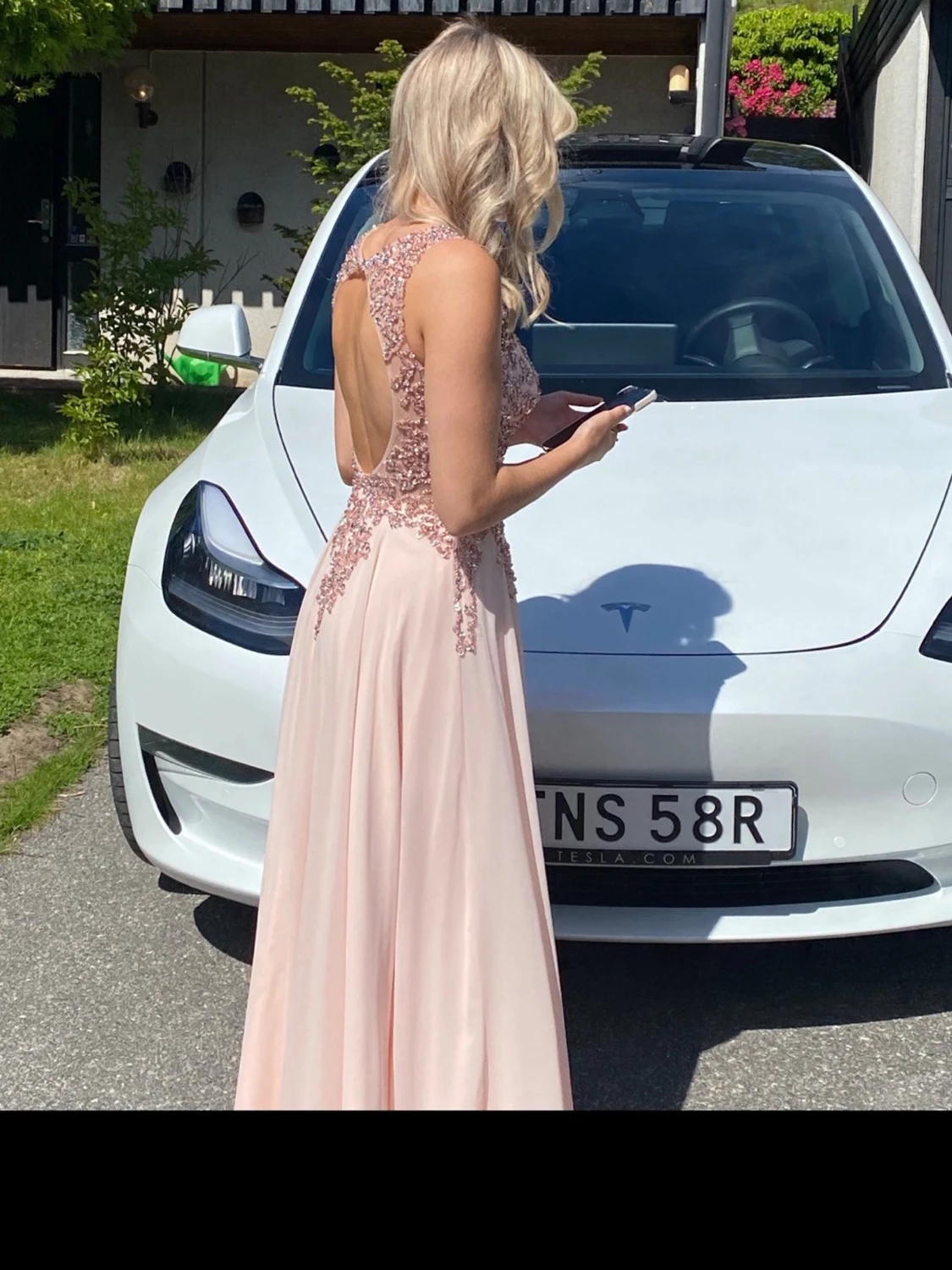 Ljusrosa långklänning med spetsdetaljer