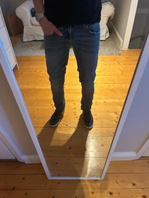 Dondup Jeans - Dondup Jeans i mycket bra skick | Storlek och mått: W30, Längd ca 102cm, Midja ca 38cm📏| Vid frågor eller diskussion om pris är det bara att skriva✍🏼| Frakt inom 48h📦
