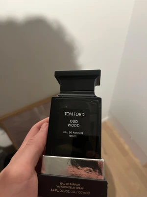 Tom Ford Oud Wood EDP 100ml - Skitgod Tom Ford oud Wood EDP 100ml helt ny och oanvänd.