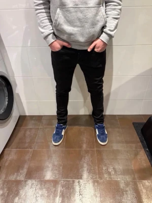 Dondup George jeans - Dondup jeans | Riktigt feta och populära jeans | Skick= 9,5/10 | nypris= 4000 kr | vårt pris= 700 kr | Hör av dig vid minsta fundering!