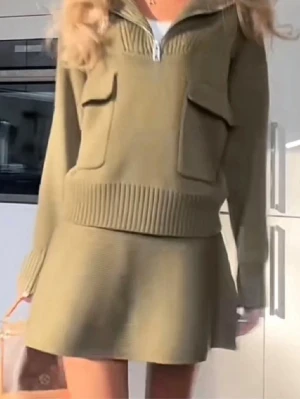 Zara set  - Superfint stickat set från Zara💚 Anävnt och ty fåtal gånger så i bra skick! Kjolen är storlek M och tröjan är S. 