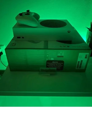 Xbox  - Exakt likadan fast i svart!! Ingen kontroll och låda ingår!!