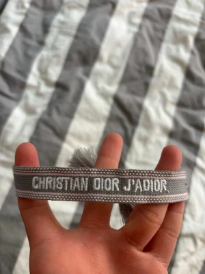 Christian dior j’adior armband  - Pris kan diskuteras vid snabb affär, nytt skick😁🤝