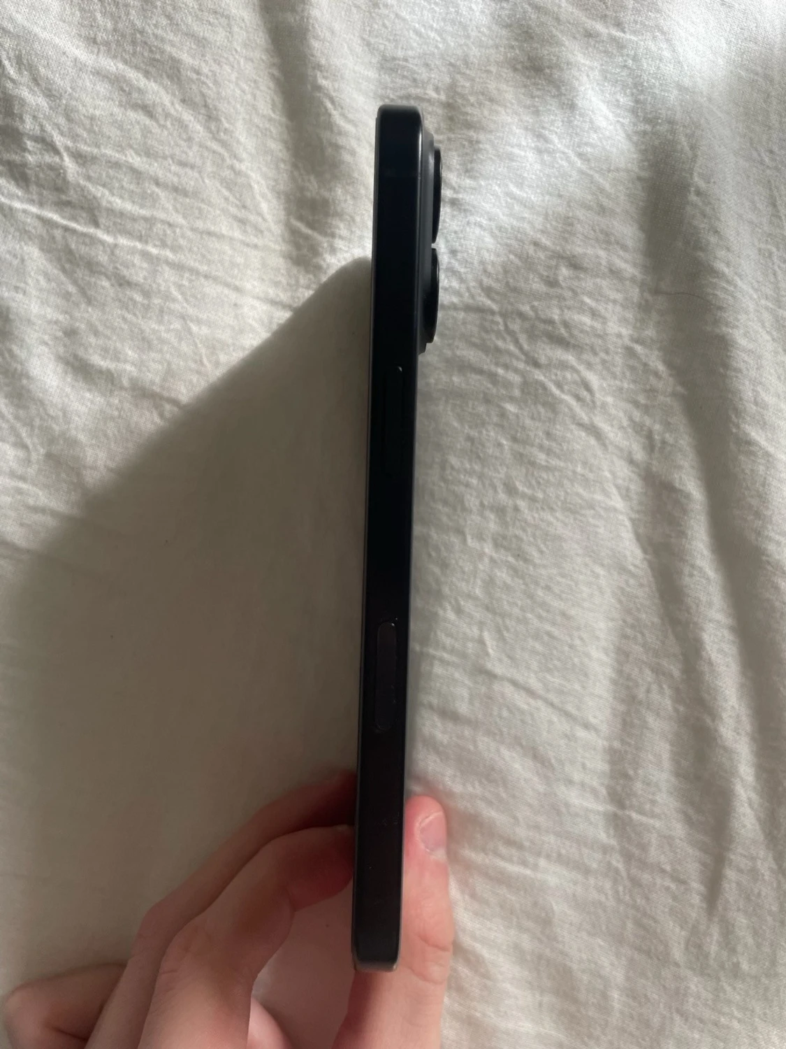 Svart iPhone 16 - 2
