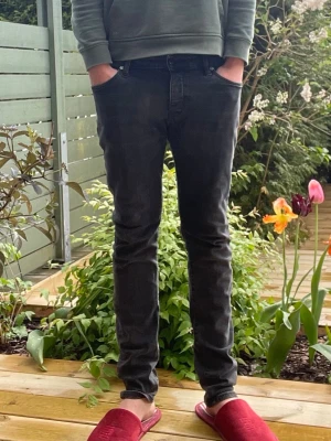 Neuw Lou slim jeans  - Växt ur ett par feta premium LOU SLIM jeans 🙌  Storlek 30/32 👖  Köptes sprillans nya förra året ✅  Prislapp nya-1499 kr‼️‼️  Tveka inte på att höra av er vid minsta fundering  eller på detta monsterköp🤝