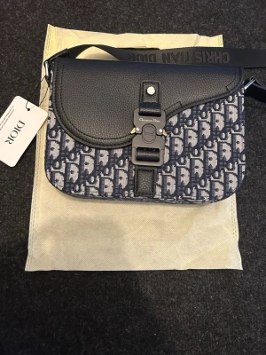 Medium saddle bag  - Helt ny väska. Skicka meddelande vid frågor, kolla även in mina andra annonser 