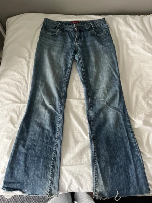 Vintage jeans - Så snygga! Storlek 29/34 men passar som 29/32, avklippta i botten