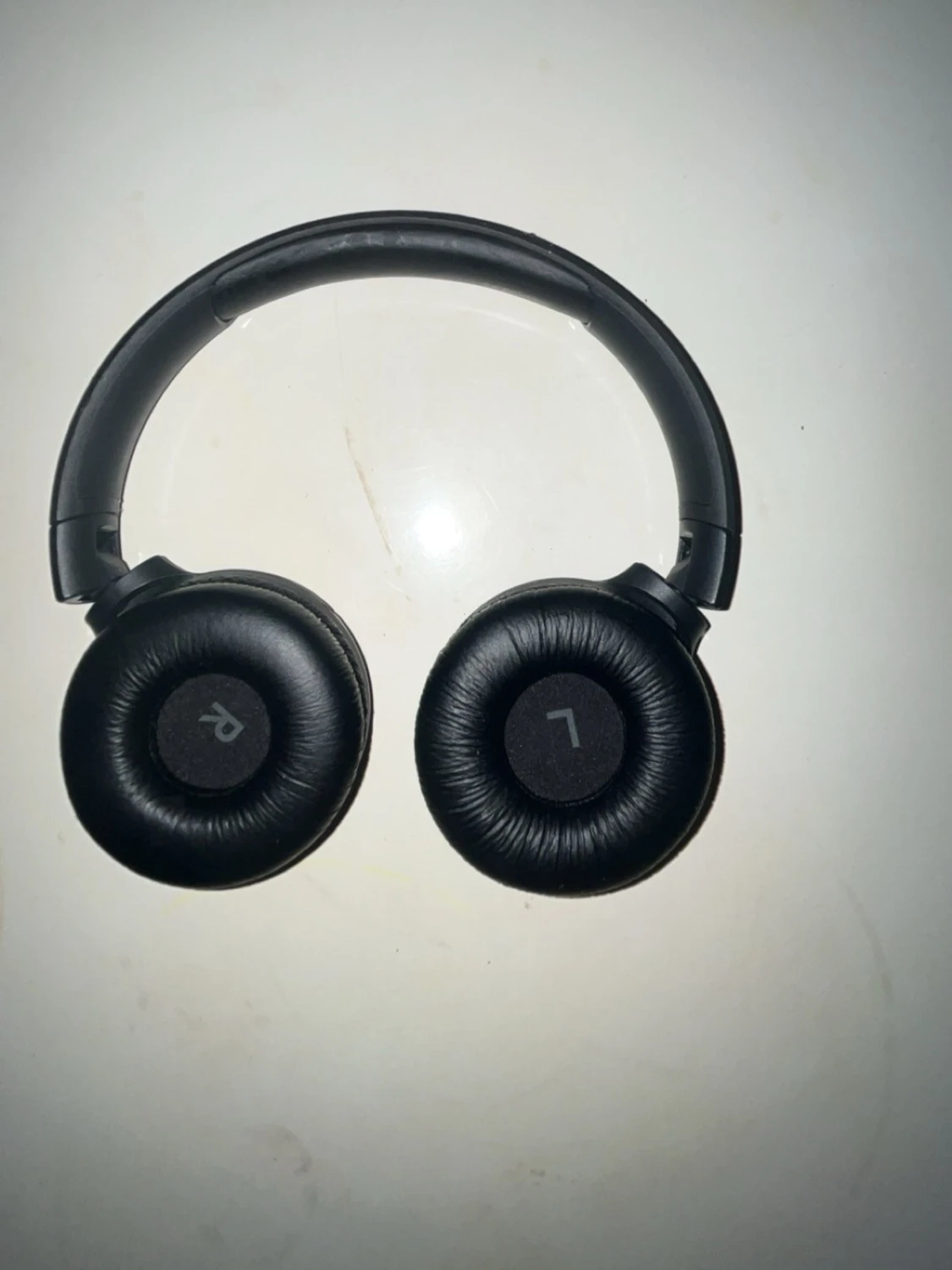 Svarta on-ear hörlurar från JBL - 1