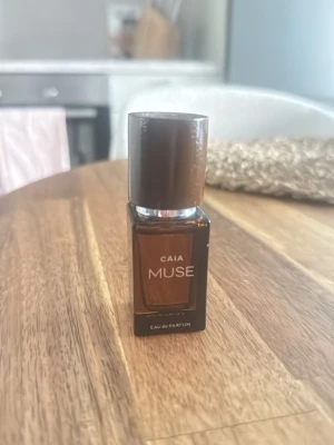 Caia parfym 15 ml - Jättegod parfym från Caia! Säljer då jag köpte ett set med parfymer men denna har jag redan🙈
