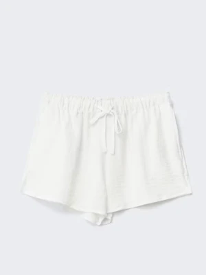 Vita linne shorts  - Linne shorts från gina lapp kvar 