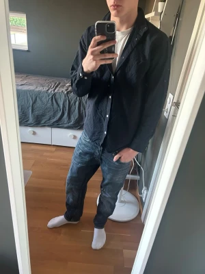 Overshirt hm - En blå ocy schysst överskjorta från hm. Storlek S. Använd max 5 gånger sedan den köptes.