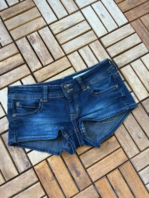 Jeans shorts  - Använda en gång, nyskick 