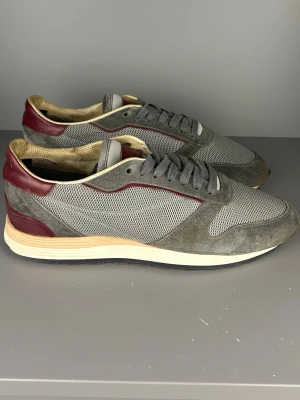 Brunello Cucinelli Trainers - Modell: Brunello Cucinelli Trainers | Skick: 7/10 | Storlek: EU 44 | Pris: 2999kr | Tillbehör: Inget | Fler frågor? Hör av dig isåfall!