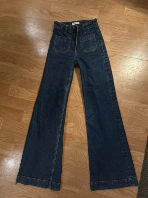Ginatricot jeans  - Jeans från Ginatricot  Öppen för bud vid snabb affär. Paketpris vid köp av flera plagg. 🎀