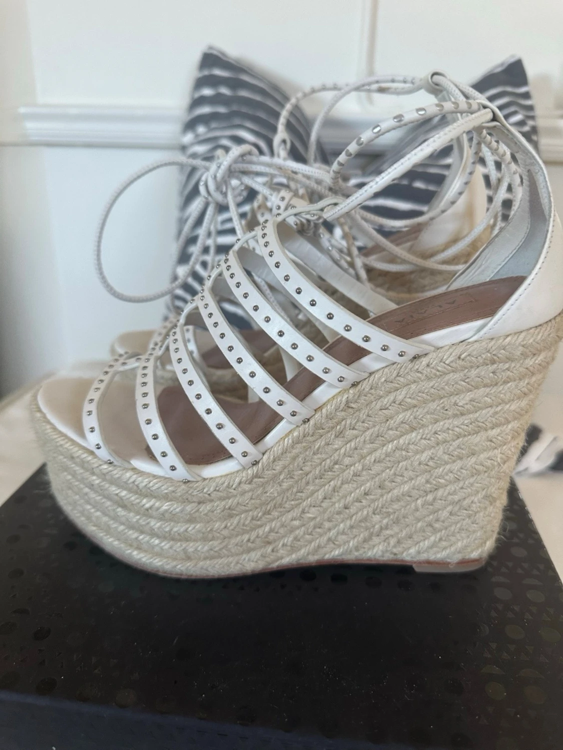 Vita platåsandaler från Alaïa - 1