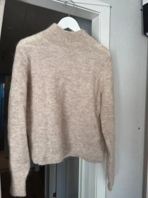 Ull tröja från Kappahl - Super fin ulltröja från Kappahl, detta materialet nopprar inte och den är använd en gång. 
