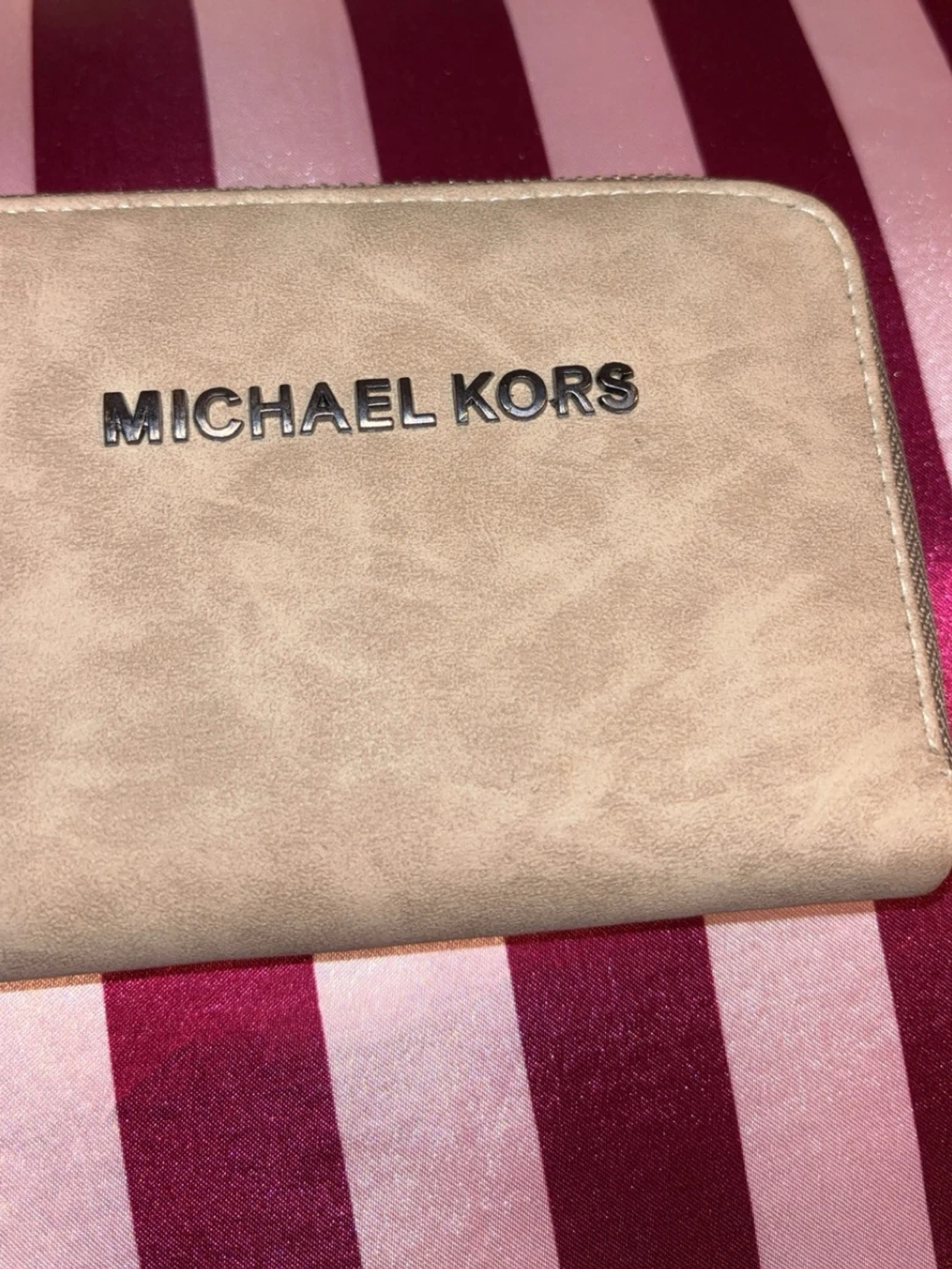 Beige plånbok från Michael Kors - 1