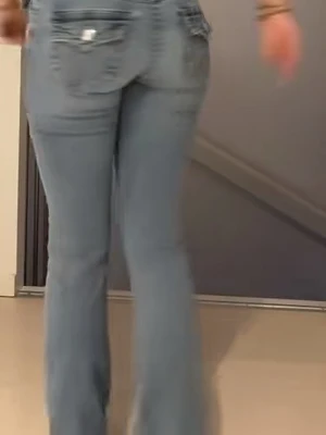 True religon jeans  - Snygga truereligon jeans BECCA uppsydda av skräddare i orginalsömnad för att passa min längd (160) kan skicka mått om det behövs. 