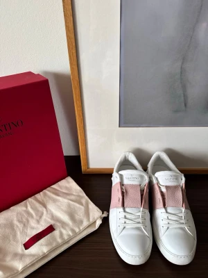 Valentino open - Valentino open | Size 38 | skor, box & 2st dustbags medföljer | riktigt fint skick | för frågor eller fler bilder hör av er i pm!