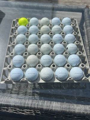 Golfbollar - Titleist ProV1 - Säljer ett gäng golfbollar,  Titleist Pro V1 för 450kr / 15kr bollen