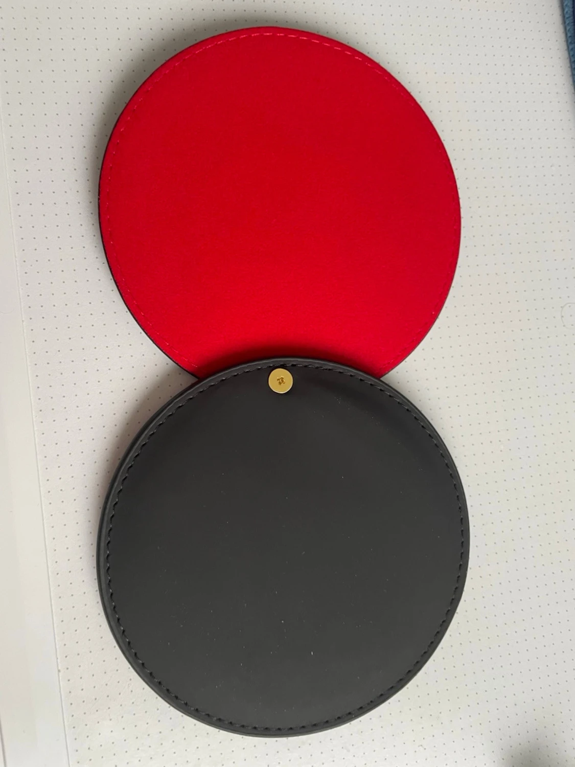 Rund sminkspegel från Sensai - 1