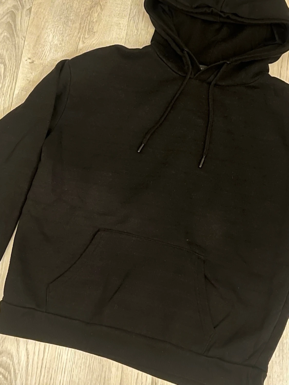 Svart hoodie 