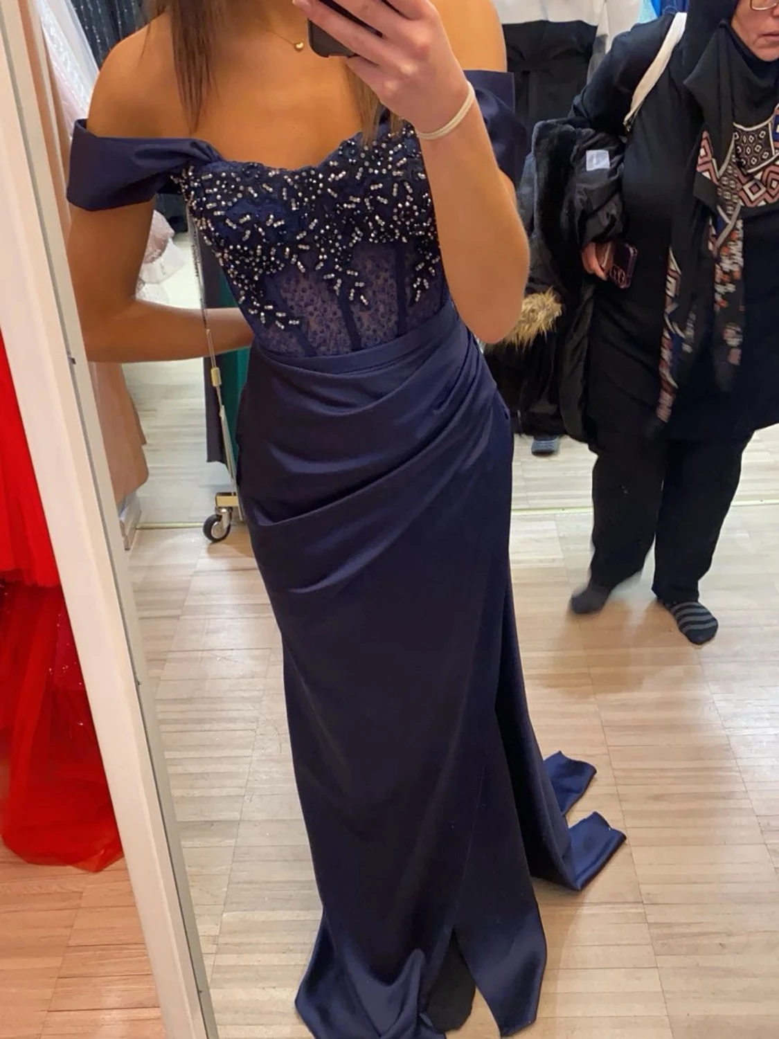 Marinblå långklänning offshoulder